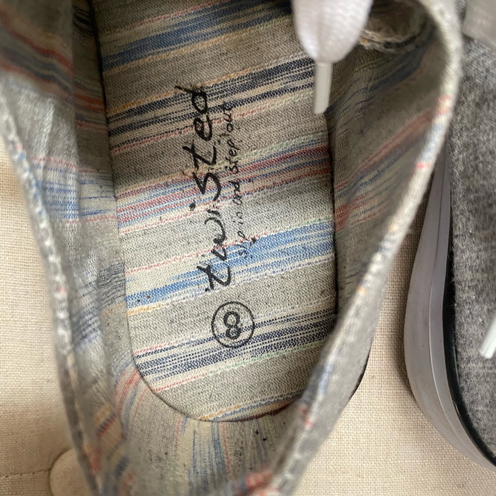 Shoes - Picture 4 of 4
